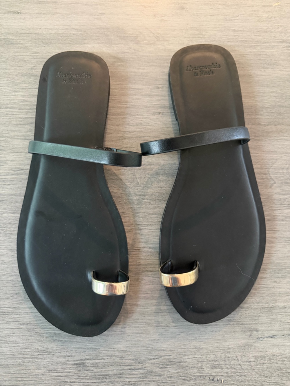 NWOT Abercrombie & Fitch Toe Loop/Ring Slide Sandals Size 9.5 Black and Silver